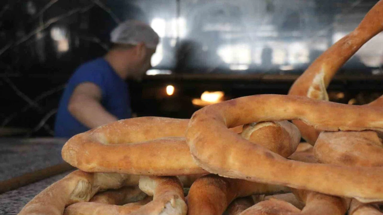 Sahur sofralarının asırlık konuğu: Ramazan ayına özel halka pide