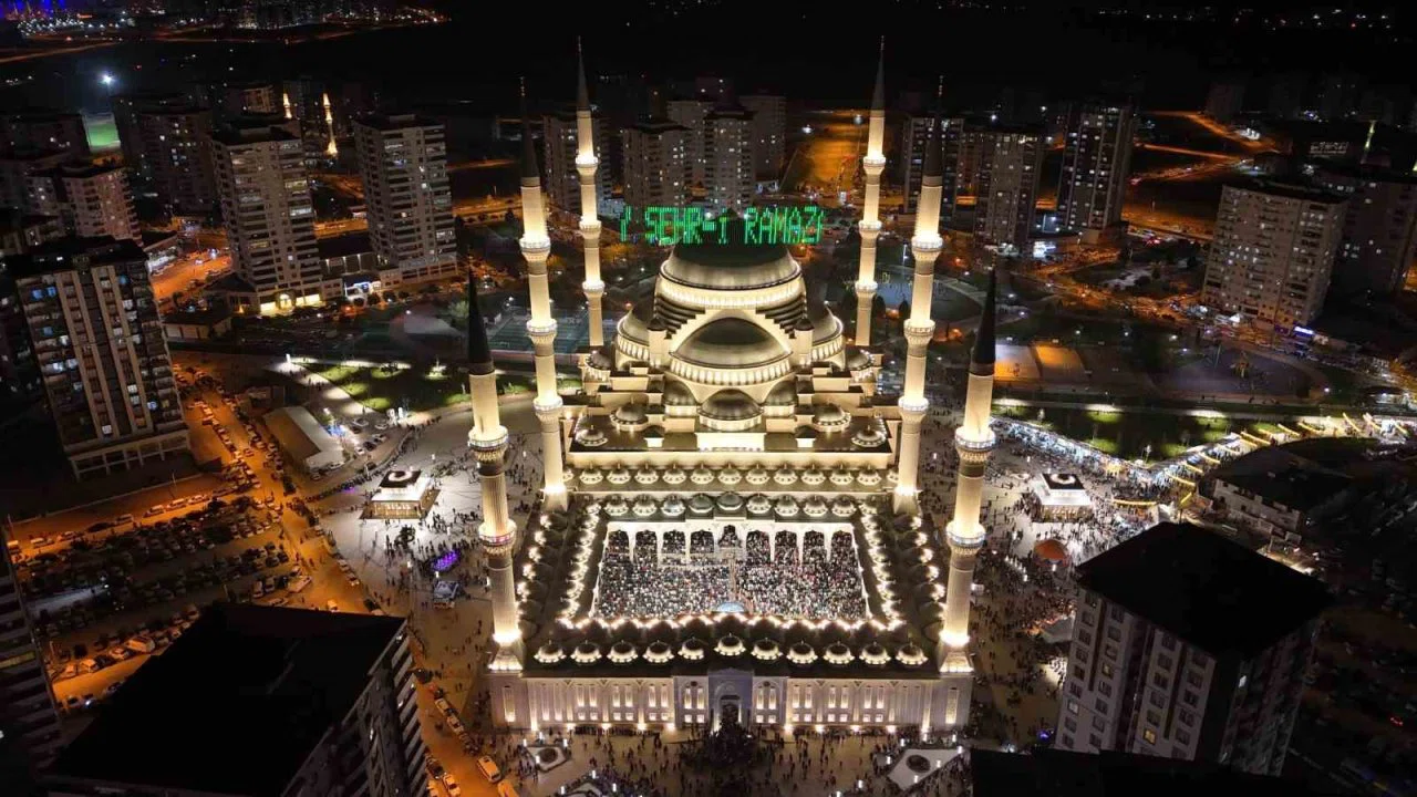 Sakal-I Şerif Kadir Gecesinde Şahinbey Millet Camii’nde