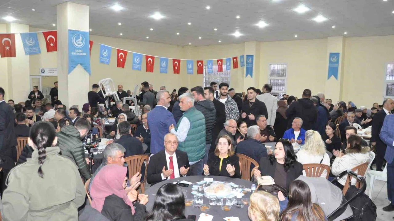 Salihli’de Ülkü Ocakları tarafından Şehitler İçin Vefa Sofrası Kuruldu