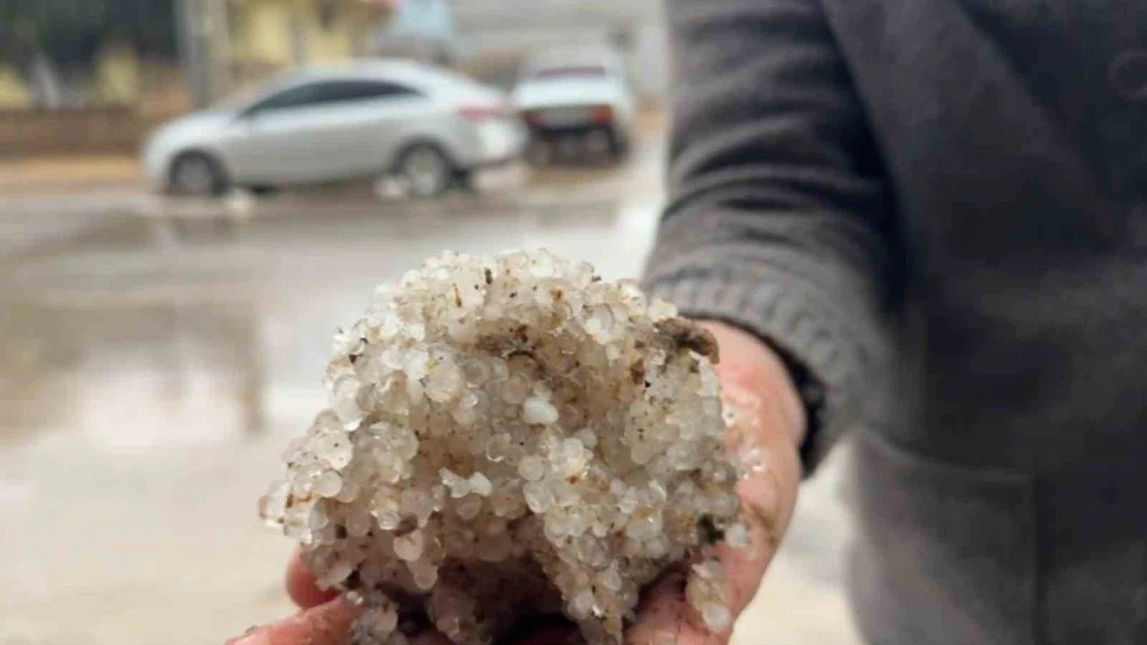 Şanlıurfa’da dolu yağışı hayatı olumsuz etkiledi
