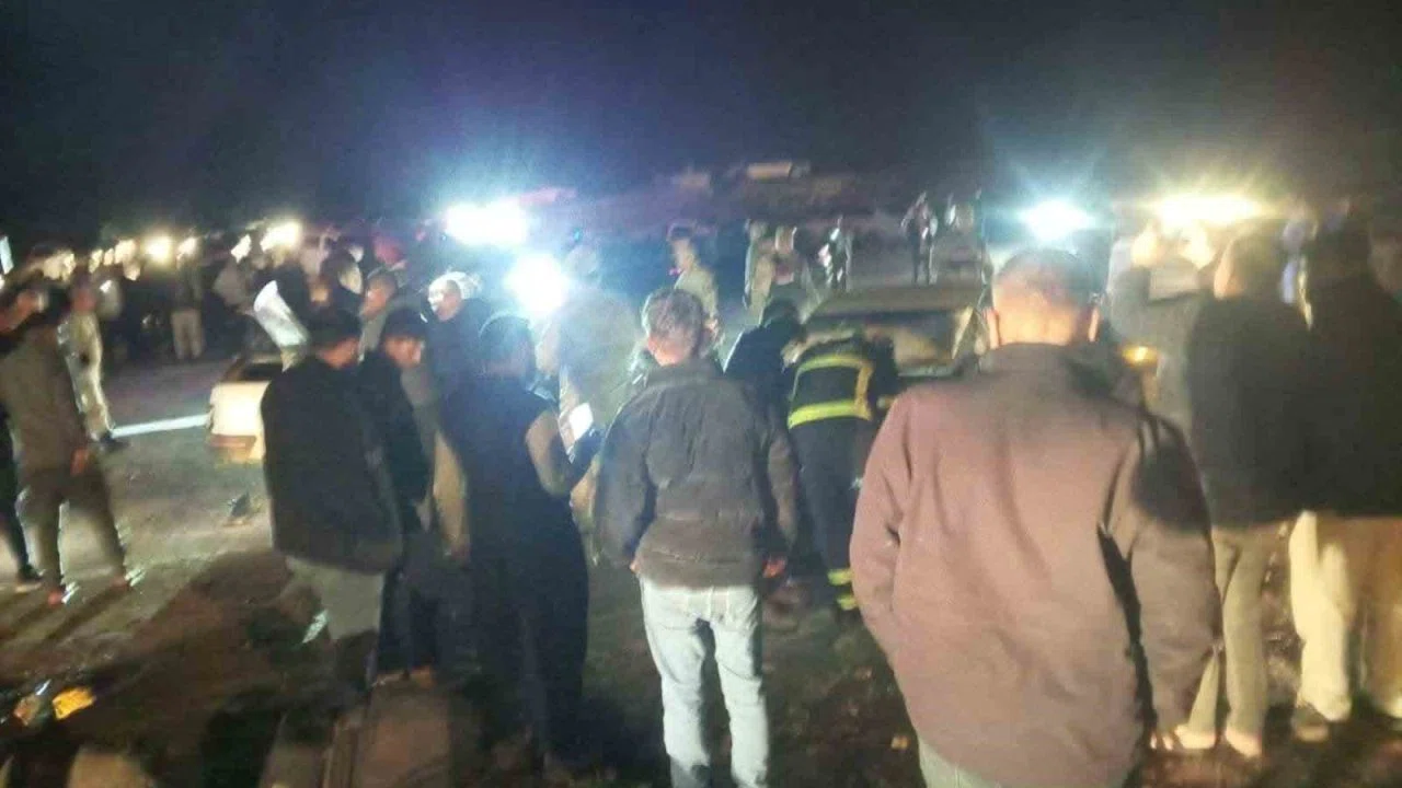 Şanlıurfa’da otomobiller çarpıştı: 1 ölü, 8 yaralı