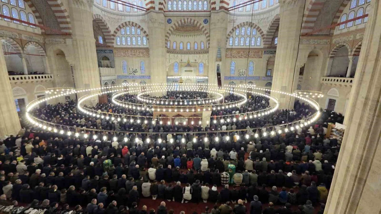 Selimiye Camii’nde restorasyon sonrası ilk bayram namazı kılındı