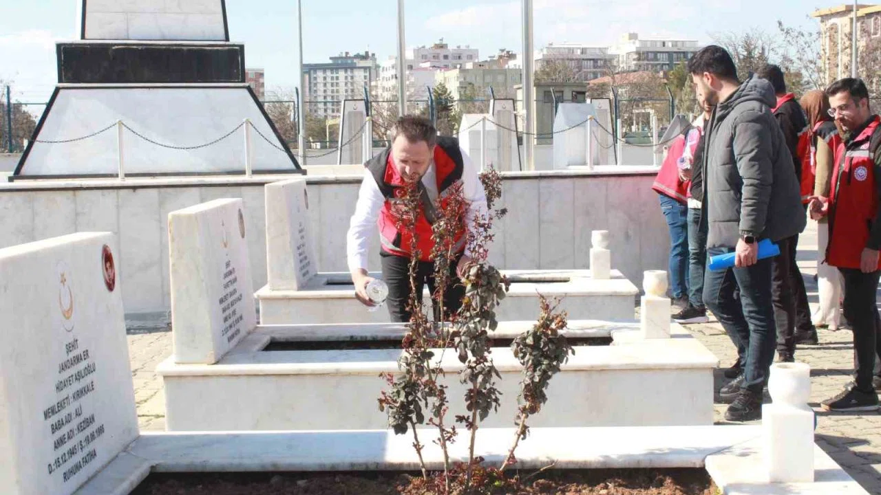 Siirt’te bayram öncesi şehitliklerde bakım, onarım ve temizlik seferberliği