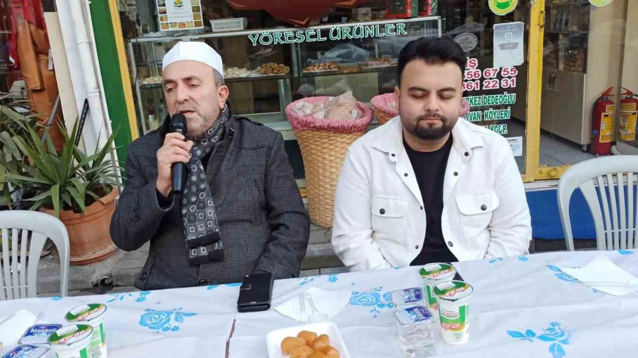 Sokak iftarında esnaf ve vatandaşlar bir araya geldi