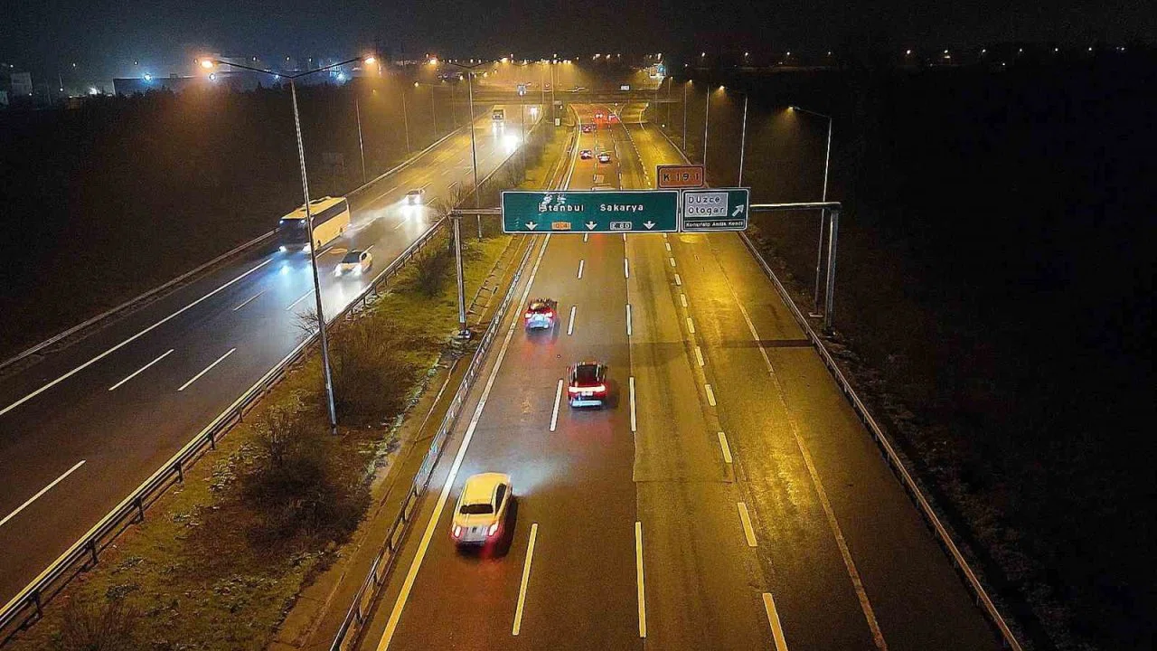 Tatilciler dönüşe geçti: Otoyolda akıcı yoğunluk devam ediyor