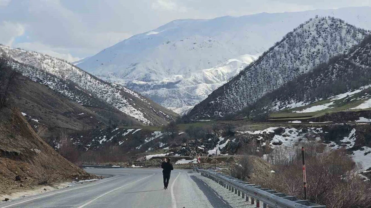 Tatvan ile Hizan arasındaki eşsiz manzaralar hayran bırakıyor