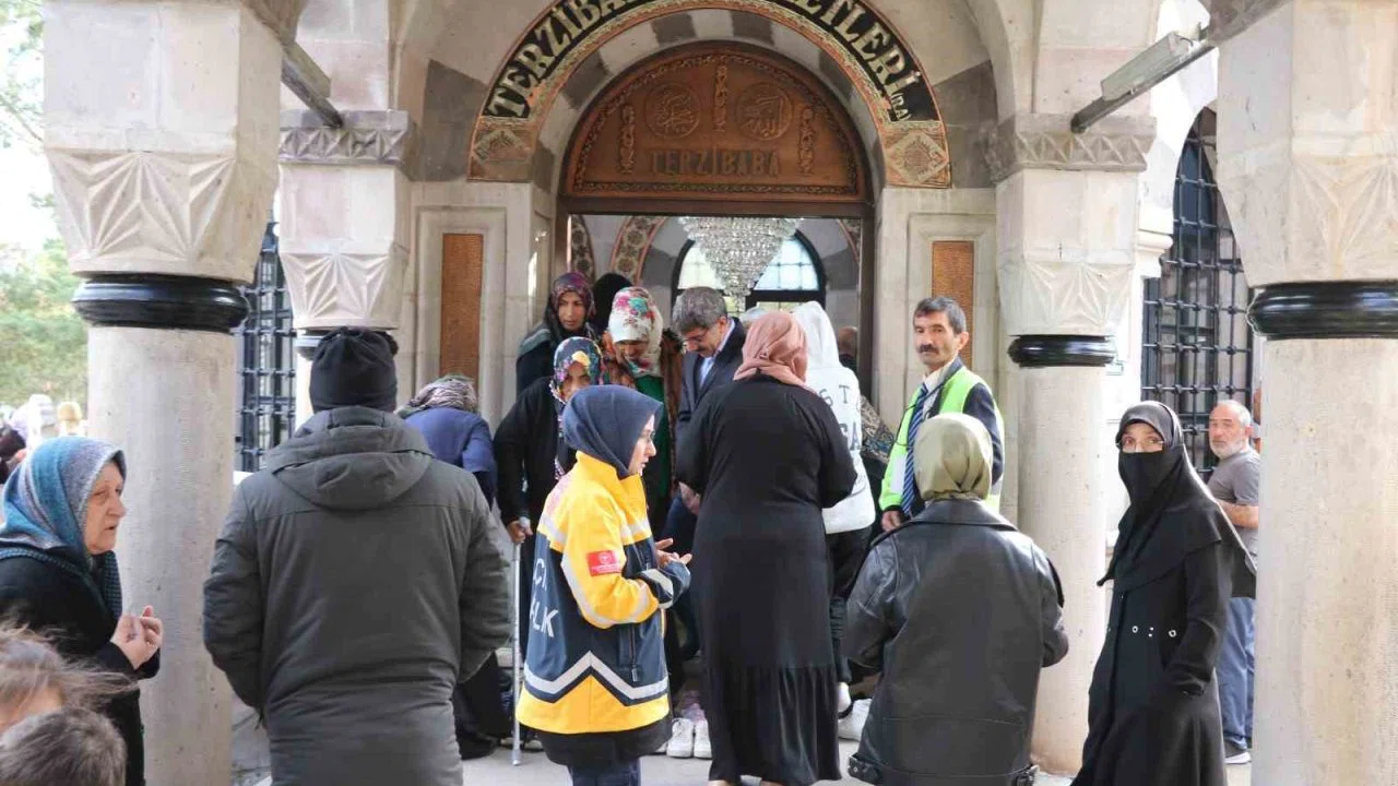 Terzibaba Mezarlığı’nda arife günü yoğunluğu