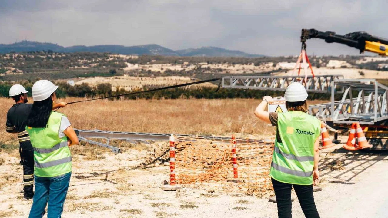 Toroslar EDAŞ, Hatay’da kış hasarlarını fırsata çevirdi