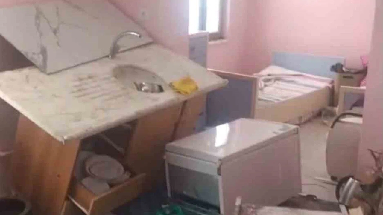 Trabzon’da yayla evine giren ayı ortalığı savaş alanına çevirmiş