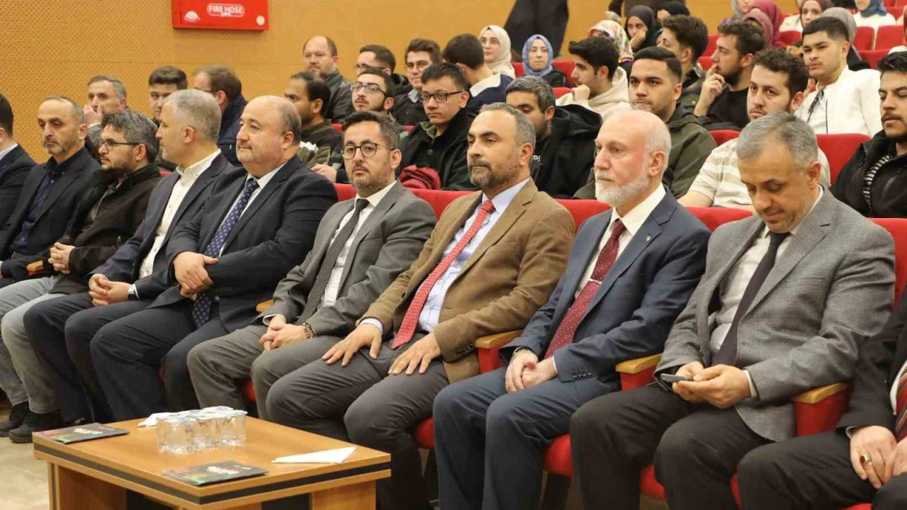 Üniversitesi gençler Kur’an-ı Kerim’i güzel okumak için yarıştı