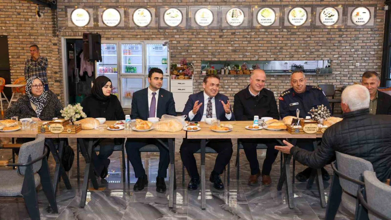 Vali Sözer, köy ve mahalle muhtarlarıyla iftar programında bir araya geldi