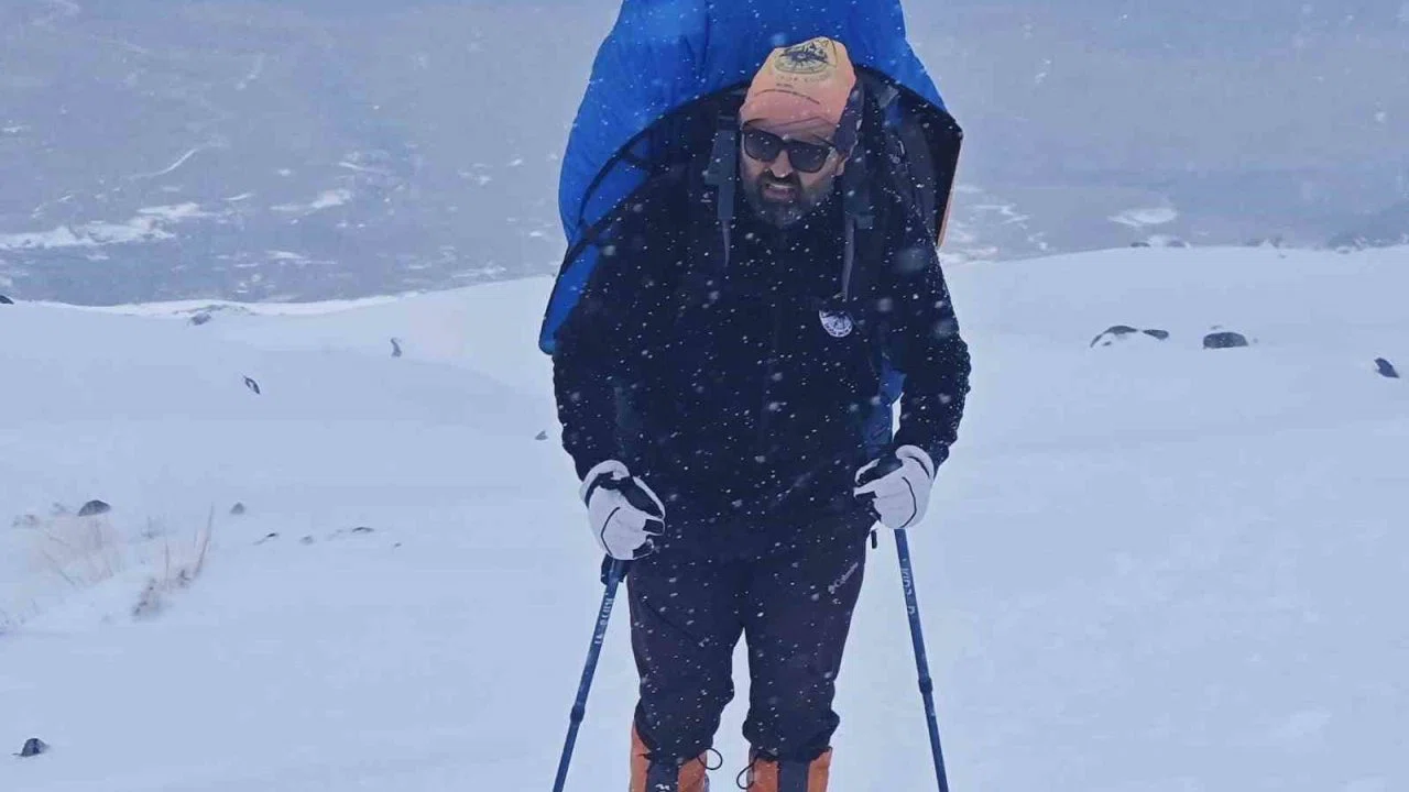 Vanlı dağcı, Ağrı Dağı zirvesine tek başına tırmandı