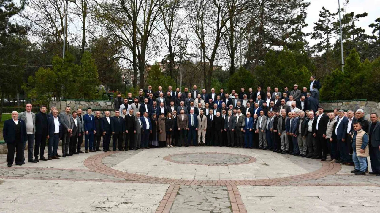 Vezirköprü’de protokol vatandaşla bayramlaştı