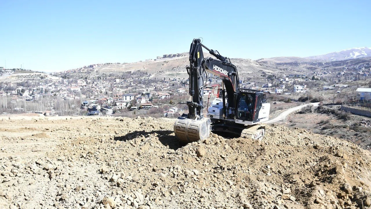 Yeşilyurt’un Mullakasım Mahallesi yeni yollarla buluşuyor