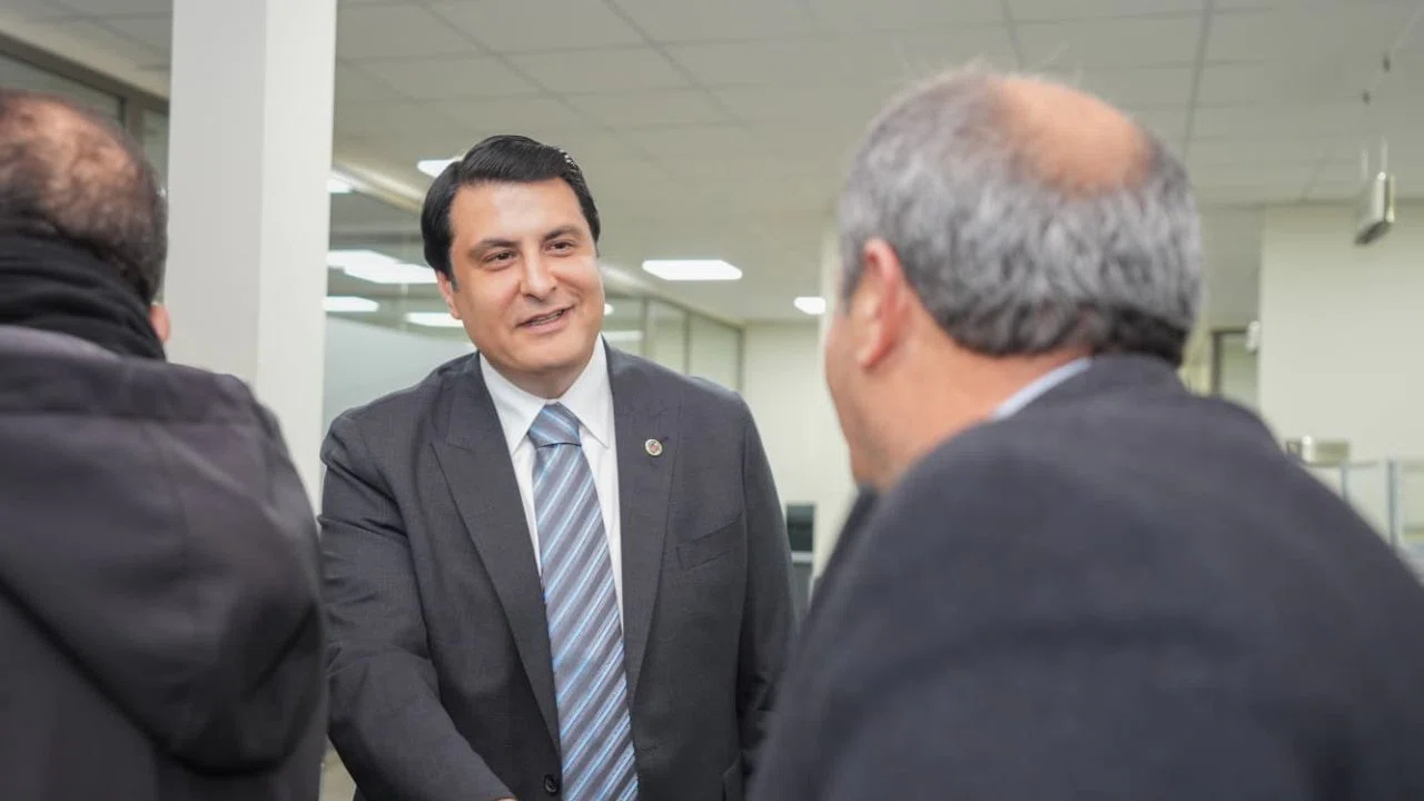 Yılmaz, belediye çalışanlarıyla bayramlaştı