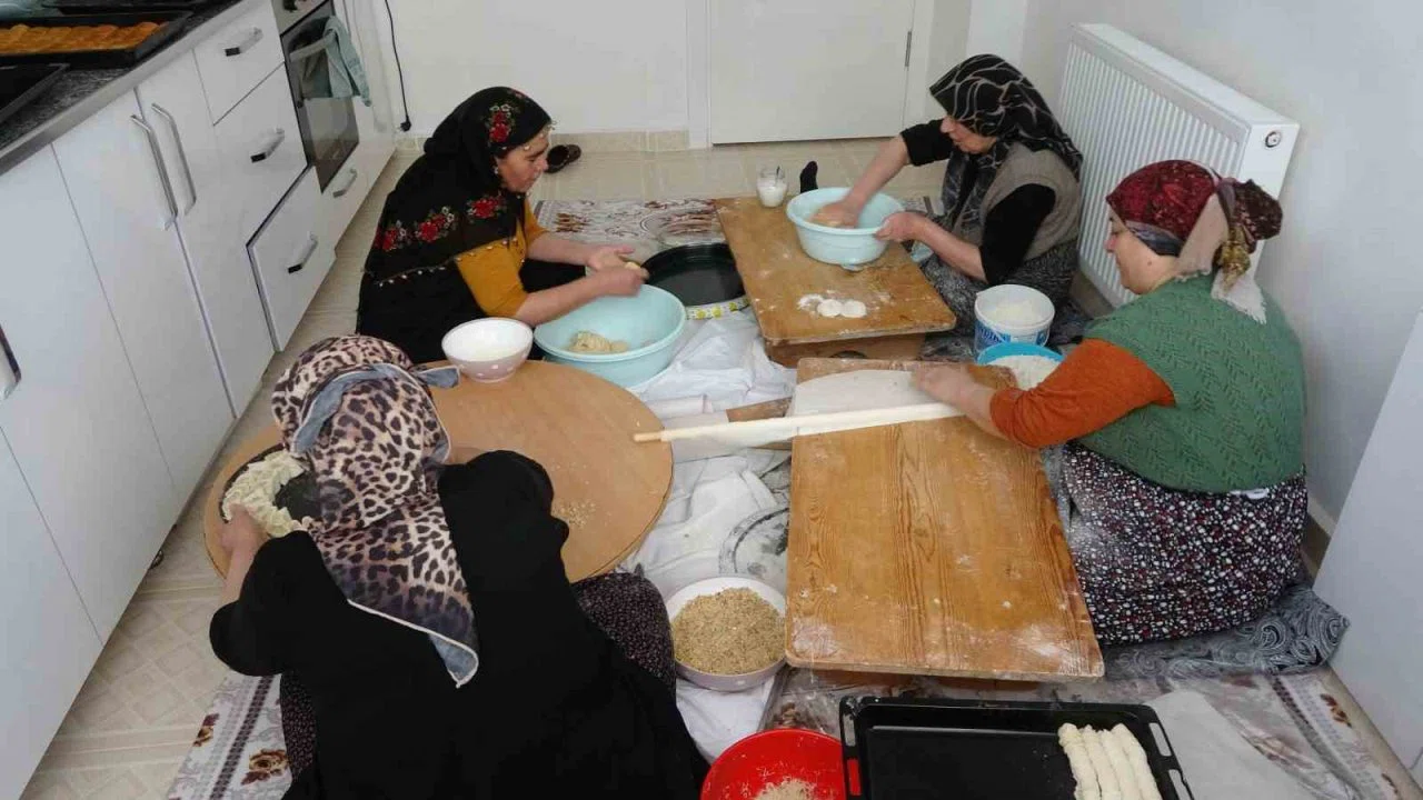 Yozgatlı kadınlar bir araya geliyor, bayram sofraları imece usulü tatlanıyor