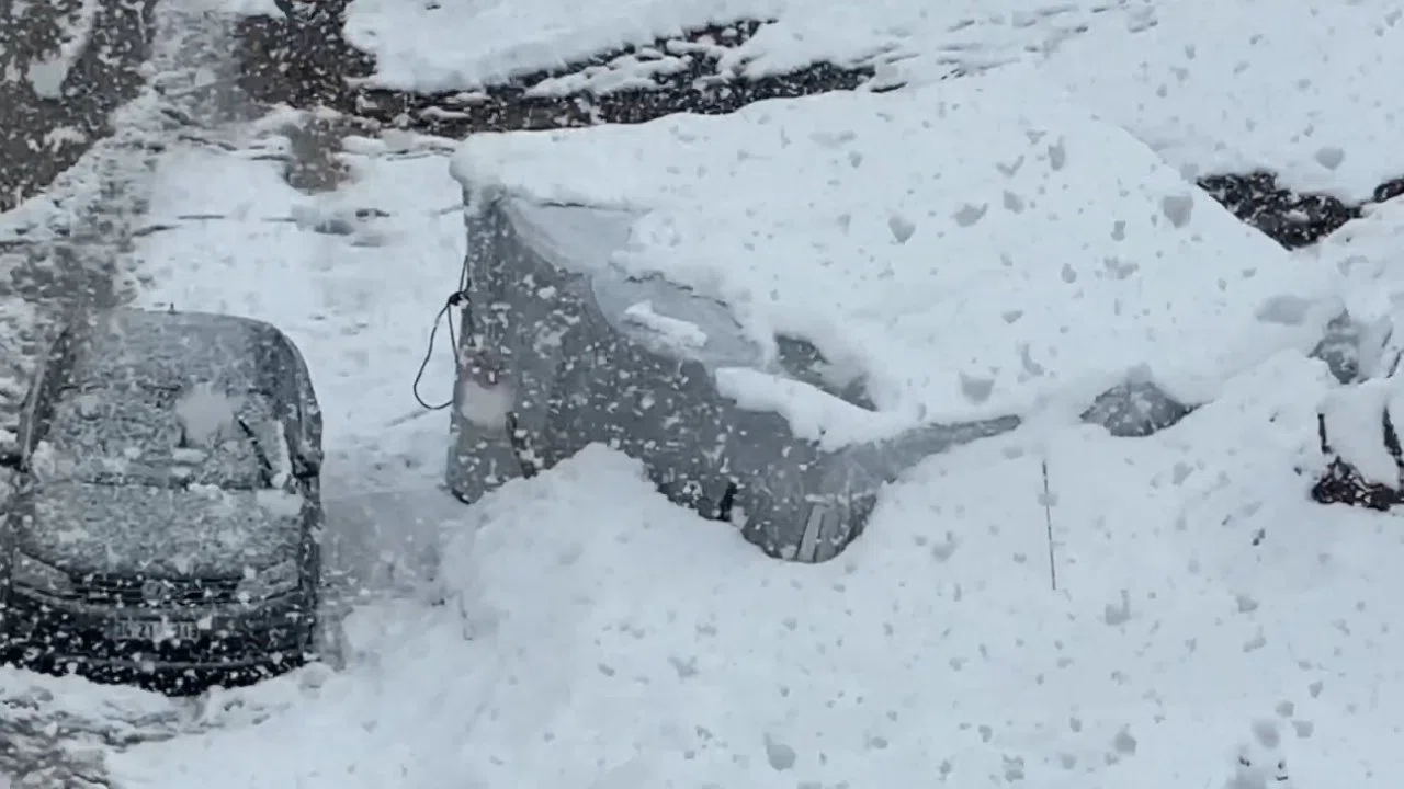 Yüksekova’ya kış geri geldi