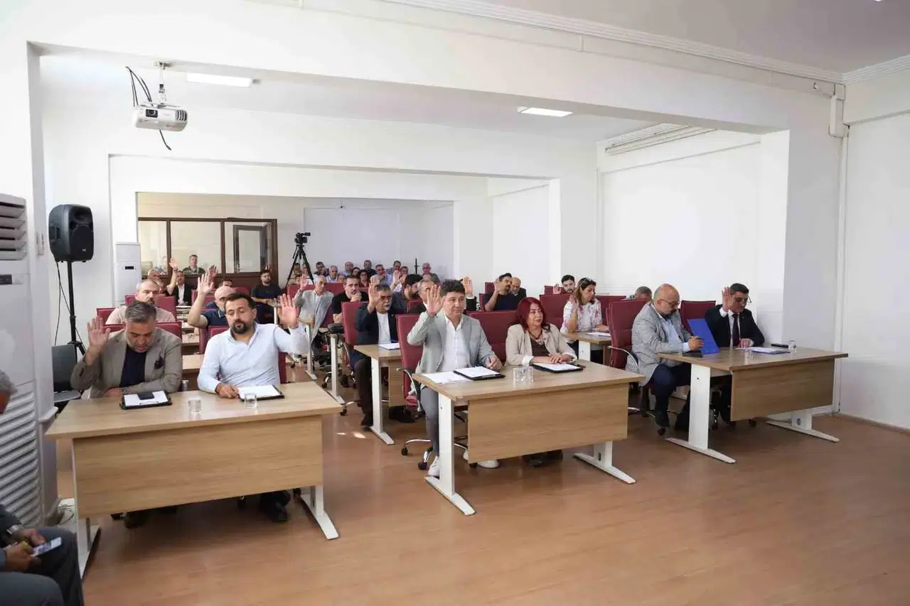 Efeler'de borçsuz belediyecilik dönemi: 2027 bütçesine meclisten tam onay