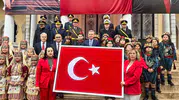 İzmir'in kalbinde dokunan Cumhuriyet mirası: Şanlı bayrak teslim töreniyle taçlandı