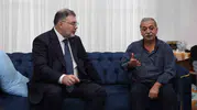 İzmir’de güvenli yuvalar yükseldi: Depremzede ailelerin yeni yaşam sevincine ortak oldu