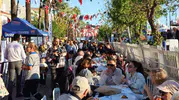 Marmaris’te Cumhuriyet bereketi: Kordon’da dev sofra kuruldu