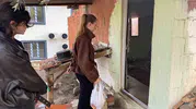 Manisa'da üniversiteli gençler yaşlıların hem eli hem de gönül dostu oldu
