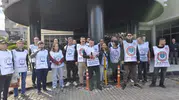 Balçova’da memurların sabrı taştı: Belediye önünde tam gün mesai durdu
