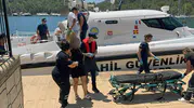 Fethiye açıklarında deniz üzerinde acil müdahale: Sahil Güvenlik iki kişiyi hayata bağladı