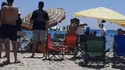 Çeşme’de plaj keyfi kavgayla bitti: Şemsiye açmak isteyen tatilciye işletme engeli