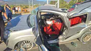 Çine'de trafik kazası: Otomobil yönlendirme direğine ok gibi saplandı