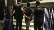 İzmir'de rutin denetim suçluyu ele verdi: 20 yıla yakın cezası vardı