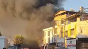 Buca’da Boya Deposunda Sabah Yangını: Peş Peşe Gelen Patlamalar Mahalleyi Ayağa Kaldırdı