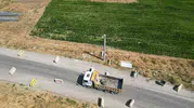 Karşıyaka'da trafik bilmecesi: Yola bırakılan beton bloklar sürücüleri canından bezdirdi