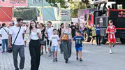 İzmir'in geleneksel buluşma noktası 95. kez kapılarını araladı: Kültürpark'ta festival coşkusu