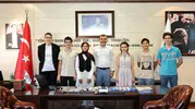 Denizli'nin genç yıldızları Başkan Çavuşoğlu'nun konuğu oldu: Başarıya anlamlı hediye