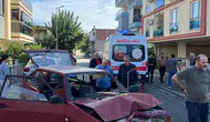 Aydın’da geceyi aydınlatan kaza: Otomobil direğe çarparak durabildi