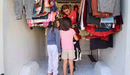 Efeler'de sosyal yardım kapıya geldi: İhtiyaç sahiplerinin yüzü gülüyor