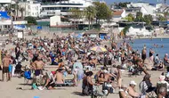 Didim’de mevsimler şaştı: Ekim sonunda plajlar dolup taştı
