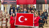 İzmir'in kalbinde dokunan Cumhuriyet mirası: Şanlı bayrak teslim töreniyle taçlandı
