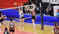 Manisa'da voleybol resitali: Yunusemre'nin Sultanları Altay engelini kayıpsız geçti