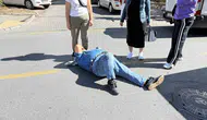 Menteşe’de korkutan kaza: Ticari aracın çarptığı yaya hastaneye kaldırıldı
