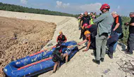 Buca’da çamur kabusu: Ekipler seferber oldu, can dostu ölümün kıyısından döndü