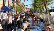Marmaris’te Cumhuriyet bereketi: Kordon’da dev sofra kuruldu
