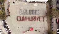 Buca’da 400 öğrenci tek yürek oldu: Gökyüzünden Cumhuriyet mesajı