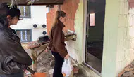 Manisa'da üniversiteli gençler yaşlıların hem eli hem de gönül dostu oldu