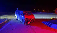 Emirdağ’da ucuz atlatılan kaza: Kamyonet savruldu, bir kişi yaralandı