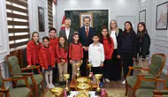 Salihli'nin genç zihinleri başarılarını Kaymakam Güldoğan'a taşıdı