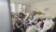 Kuşadası'nda apartman dairesinden çıkanlar şoke etti: Tonlarca atık tahliye edildi