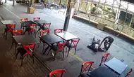 İnsanlık bu görüntülerle sınıfta kaldı: Bayılan gencin parasını böyle iç etti