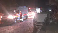 Selendi yolunda can pazarı: Otomobil ile traktörün çarpıştığı kazada 4 kişi yaralandı
